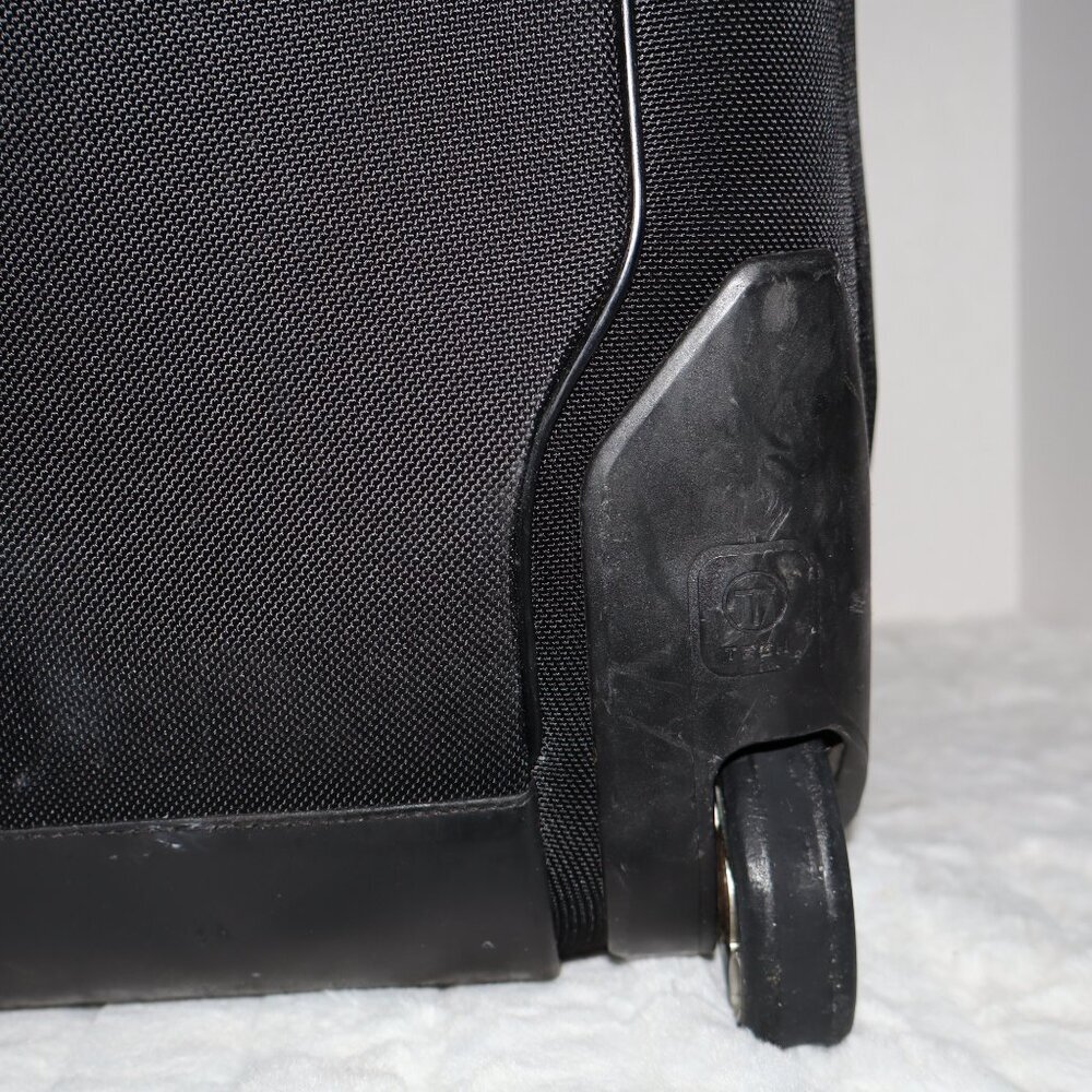 Tumi T-Tech Presidio Macarthur Wheeled Compact Laptop Briefcase Style 67102D - Picture 8 of 15